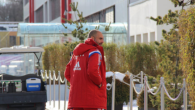 Der FC Bayern beim Samstagstraining nach der 1:4-Klatsche in Wolfsburg. Der FC Bayern beim Samstagstraining nach der 1:4-Klatsche in Wolfsburg.