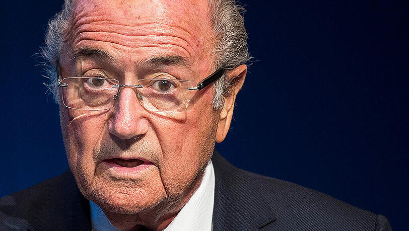 Joseph S. Blatter fühlt sich "von den Schweizer Behörden wie der letzte Gangster der Welt behandelt". Joseph S. Blatter fühlt sich "von den Schweizer Behörden wie der letzte Gangster der Welt behandelt".