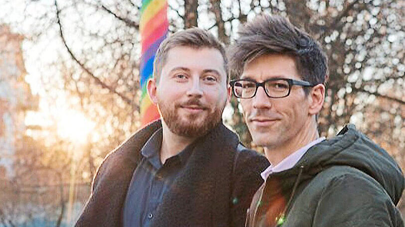 Schneller als erwartet, können Conrad Breyer (r.) und sein Mann ihre Partnerschaft umwandeln.