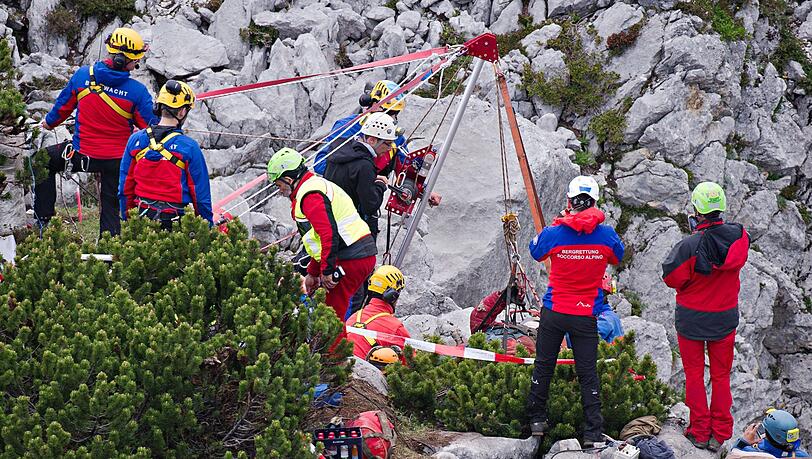 Rettungseinsatz an der Riesending-Schachthöhle. Die Bergwacht zieht zu allen Einsätzen Bilanz. Rettungseinsatz an der Riesending-Schachthöhle. Die Bergwacht zieht zu allen Einsätzen Bilanz.