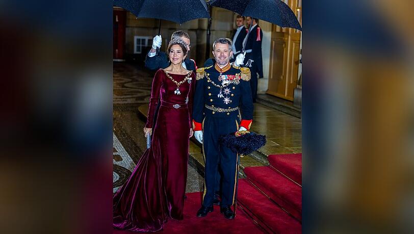 Das Kronprinzenpaar Mary und Frederik beim Neujahrsbanketts der dänischen Königsfamilie.