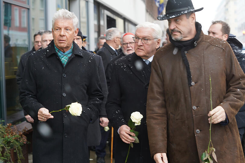 v.l bei Gedenken am Tatort:. Oberbürgermeister Dieter Reiter, Bundespräsident Frank-Walter Steinmeier, Ministerpräsident Markus Söder am Freitag, 14.02.2025