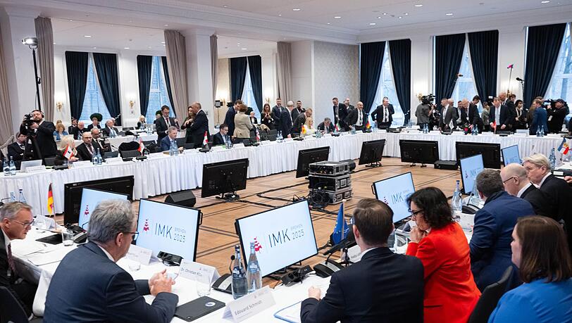 Auf der Innenministerkonferenz in Bremen haben die Innenminister über zahlreiche Themen diskutiert - unter anderem über Drohnenabwehr.