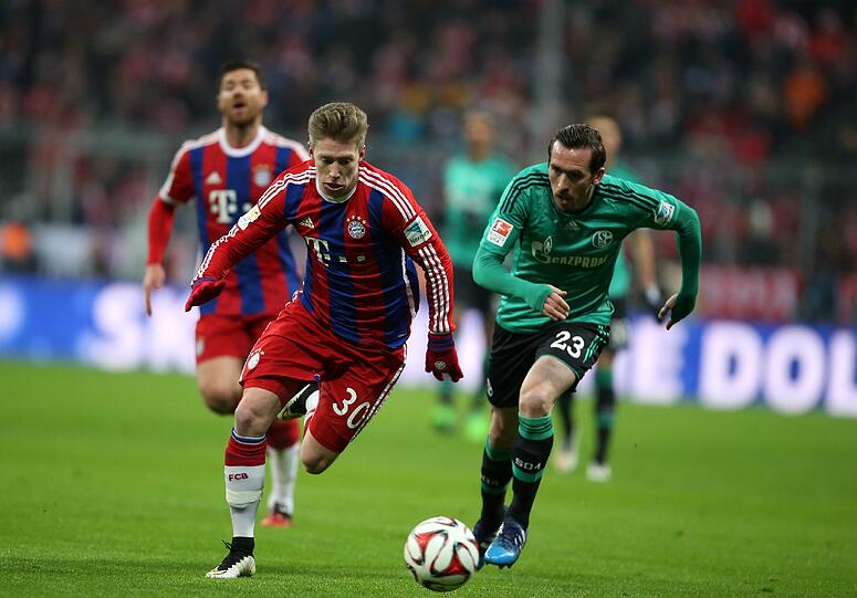 MITCHELL WEISER - Note 3:
Stand erstmals in dieser Saison in der Startelf. Anstelle von Rode sicherte er rechts hinter Robben ab. Verteidigte hoch und schaltete sich immer wieder mit nach vorne ein. Teilweise zu ungenau.