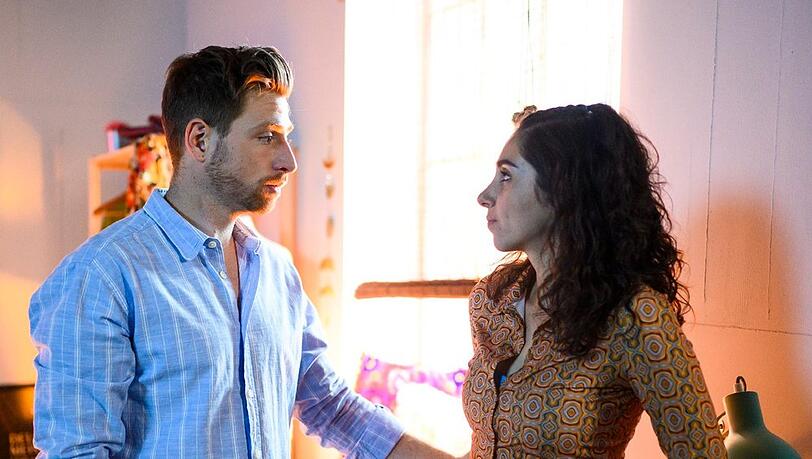 "Alles was zählt": Yannick und Leyla sprechen über den gestrigen Party-Abend.