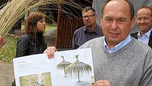 Lorenz Kalb zeigt, wie cool die Oase auf der Insel Schütt werden soll. Lorenz Kalb zeigt, wie cool die Oase auf der Insel Schütt werden soll.
