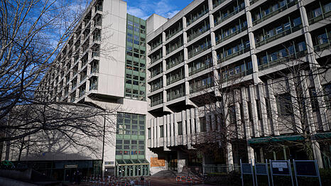 Außenansicht des Strafjustizzentrums. Hier wird der Prozess um einen 28-Jährigen, der seine Eltern in Trudering mit einem Messer attackierte verhandelt.