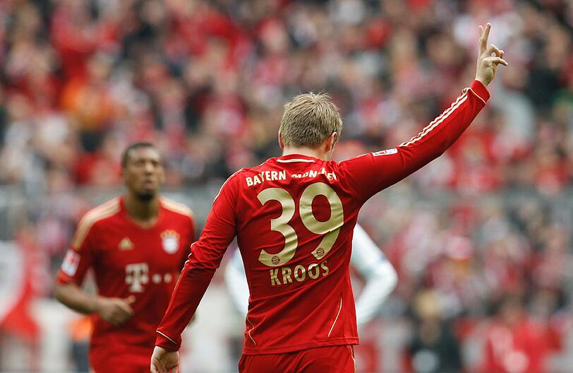 Kroos dreht ab, nimmt die Glückwünsche entgegen.