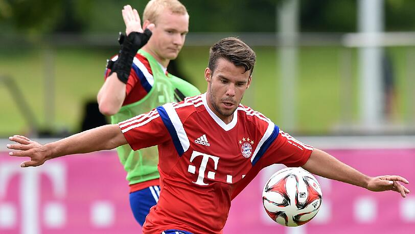 Die beiden Neuzugänge des FC Bayern München, Sebastian Rode und Juan Bernat trainieren auf dem Gelände ihres neuen Vereins in München. Die beiden Neuzugänge des FC Bayern München, Sebastian Rode und Juan Bernat trainieren auf dem Gelände ihres neuen Vereins in München.