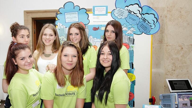 Das Team der Anne-Frank-Realschule, München hatte beim Wettbewerb Technik-Scouts den 1. Platz. Das Team der Anne-Frank-Realschule, München hatte beim Wettbewerb Technik-Scouts den 1. Platz.