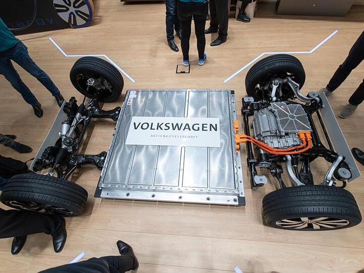 Plattform eines VW-Elektrofahrzeugs: Volkswagen steigt bei dem schwedischen Batteriehersteller Northvolt ein.