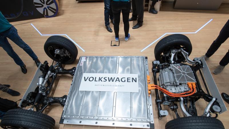Plattform eines VW-Elektrofahrzeugs: Volkswagen steigt bei dem schwedischen Batteriehersteller Northvolt ein. Plattform eines VW-Elektrofahrzeugs: Volkswagen steigt bei dem schwedischen Batteriehersteller Northvolt ein.