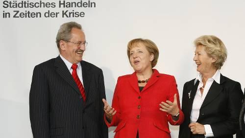 Großer Auftritt beim Städtetag: OB Christian Ude mit Kanzlerin Angela Merkel und der Frankfurter Oberbürgermeisterin Petra Roth. Großer Auftritt beim Städtetag: OB Christian Ude mit Kanzlerin Angela Merkel und der Frankfurter Oberbürgermeisterin Petra Roth.