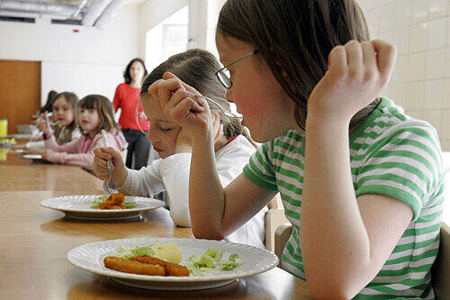 Das Essen in der Schule soll gesünder und leckerer werden.