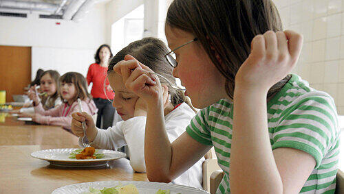 Das Essen in der Schule soll gesünder und leckerer werden. Das Essen in der Schule soll gesünder und leckerer werden.