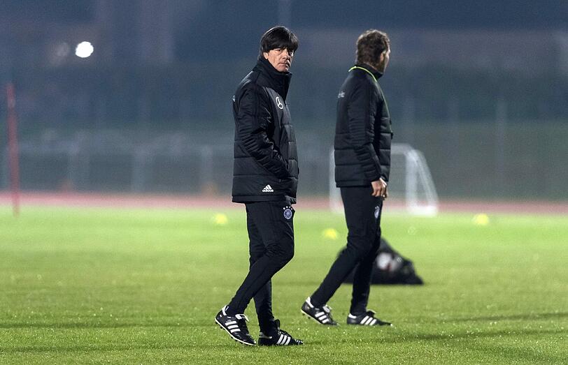 Joachim Löw kann bis 2020 auf seinen Co-Trainer Thomas Schneider zählen.