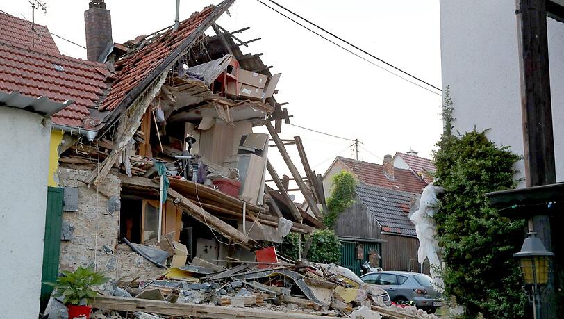 Das zerstörte Haus in Himmelstadt. Durch die Explosion wurden vier Menschen verletzt.