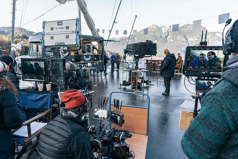 Hightech unterhalb der Sprungschanze: Die Dreharbeiten zu „Jennerwein - Hochsaison“ in Garmisch-Partenkirchen. Hightech unterhalb der Sprungschanze: Die Dreharbeiten zu „Jennerwein - Hochsaison“ in Garmisch-Partenkirchen.