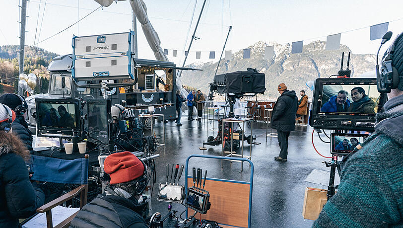 Hightech unterhalb der Sprungschanze: Die Dreharbeiten zu „Jennerwein - Hochsaison“ in Garmisch-Partenkirchen. Hightech unterhalb der Sprungschanze: Die Dreharbeiten zu „Jennerwein - Hochsaison“ in Garmisch-Partenkirchen.