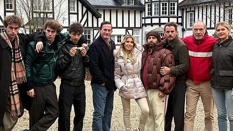 Ein Gruppenbild rund um den Dreh von "Friesenjunkies".