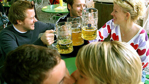 Der Stadtbiergarten mit hohem Flirt-Faktor: Die Max Emanual Brauerei in der Adalbertstraße. Der Stadtbiergarten mit hohem Flirt-Faktor: Die Max Emanual Brauerei in der Adalbertstraße.