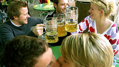 Der Stadtbiergarten mit hohem Flirt-Faktor: Die Max Emanual Brauerei in der Adalbertstraße.