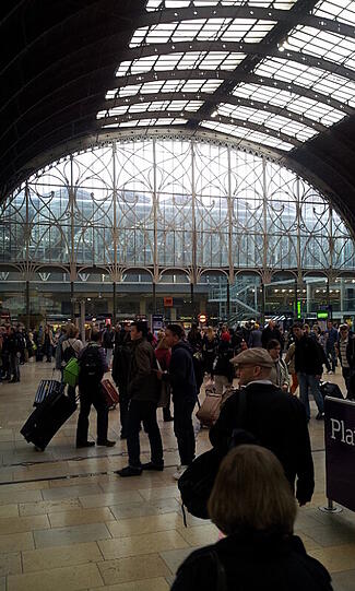 "Über Padington Station mit der Tube zur Themse." Eine kleine Rundfahrt durch London am Tag des großen Finale im Wembley-Stadion.