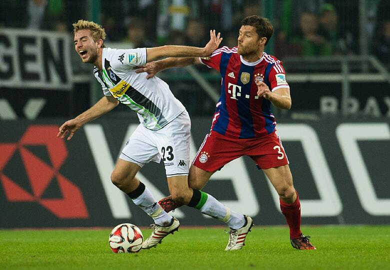 XABI ALONSO - NOTE 2 - Die Säule des Spiels. Spielerisch der Souverän, was die Attitüde betrifft der bayerisch-baskische Anti-Netzer. Fängt gegnerische Angriffe wie ein Feldherr an vorderster Front ab.