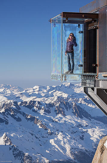 Bizarre Konstruktion auf 3842 Metern Höhe: Der Pas dans le Vide im Mont-Blanc-Massiv erlaubt einen Blick, der mehr als 1000 Meter in die Tiefe geht.