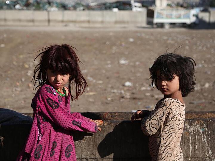 Save the Children setzt sich unter anderem für eine unabhängige Untersuchungskommission ein, die sich aller Völker- und Menschenrechtsverletzungen - vor allem gegen Kinder - annimmt.
