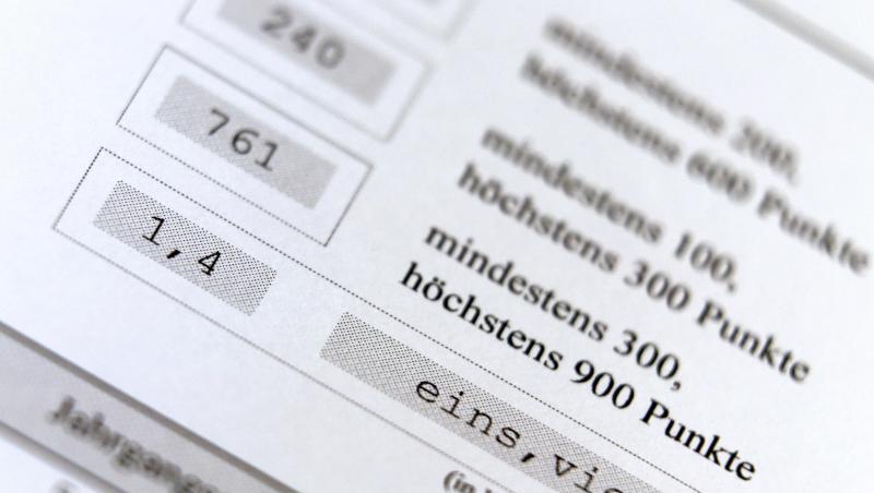 Ein Anbitureugnis mit der Durchschnittsnote 1,4. Ein Anbitureugnis mit der Durchschnittsnote 1,4.