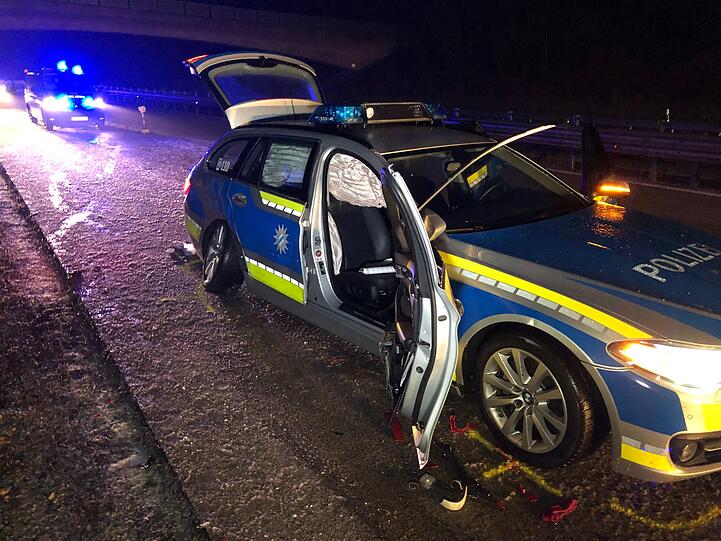 Tragischer Unfall auf der A73: Nach einem leichten Unfall mit Blechschaden wird ein Lkw-Fahrer von einem Auto erfasst und tödlich verletzt.