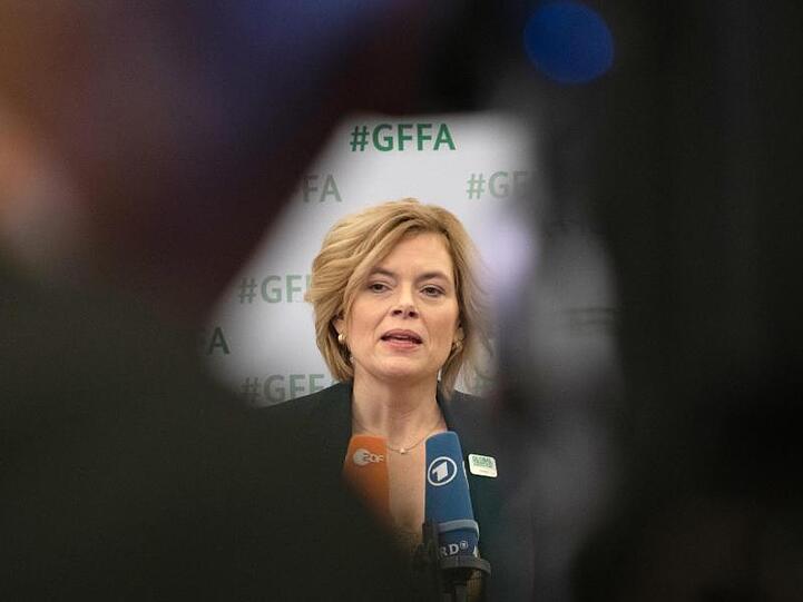 Bundeslandwirtschaftsministerin Julia Klöckner (CDU) gibt ein Pressestatement.