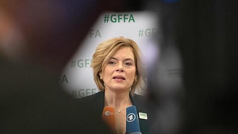 Bundeslandwirtschaftsministerin Julia Klöckner (CDU) gibt ein Pressestatement.