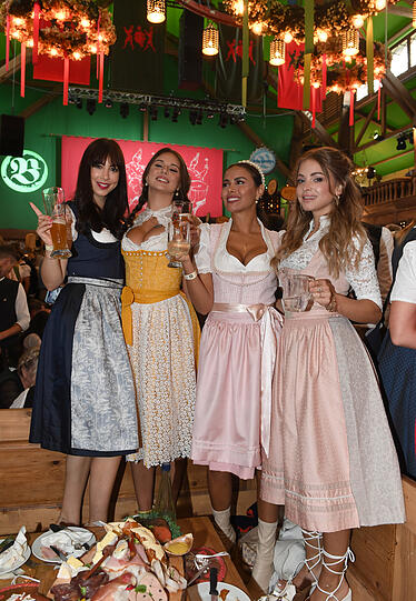 Tessa Saueressig, Carina Zaveline, Shanice Messina, Annika Jung