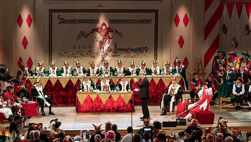 Das Narrengericht gilt als wichtige n&auml;rrische Institution.