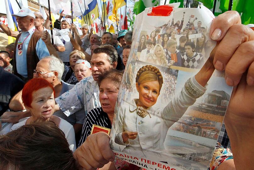 Am 5. August wurde Julia Timoschenko inhaftiert. Der Vorwurf: Sie soll ihren Prozess wegen Amtsmissbrauch boykottieren. Ihre Anhänger sind wütend!