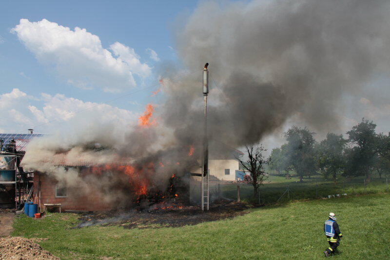 Landkreis Mühldorf am Inn: Polling: Großbrand auf dem Bauernhof - Bayern - Abendzeitung München