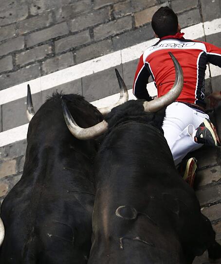 Stierhatz brutal: Aktuelle Bilder aus Pamplona.