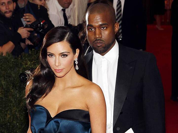 Hinter diesen ernsten Blicken soll die ganz große Liebe stecken: Kim Kardashian und ihr Mann Kanye West