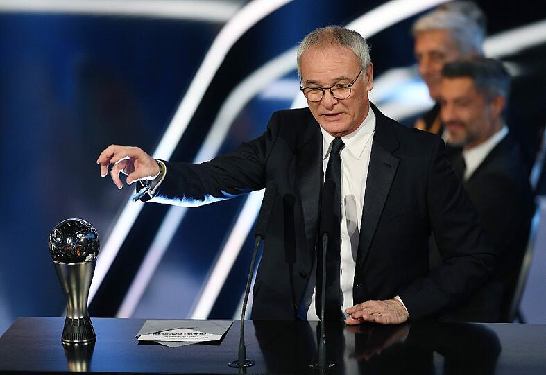 Der Italiener Claudio Ranieri ist zum Welttrainer des Jahres 2016 gewählt worden. Der Coach des englischen Sensations-Meisters Leicester City wurde am Montagabend bei der Gala des Fußball-Weltverbands FIFA ausgezeichnet. Er hatte sich gegen Portugals Nationaltrainer Fernando Santos (Portugal) und Real Madrids Starcoach Zinedine Zidane (Frankreich) durchgesetzt.