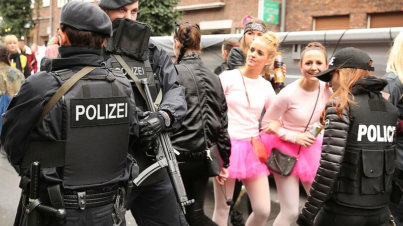 Das Altweiber-Programm in Düsseldorf wurde abgebrochen.