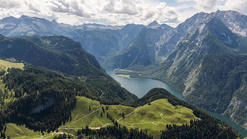 Mei, is&rsquo; des schee! Blick über den Königsee vom Jenner, rechts der Watzmann.