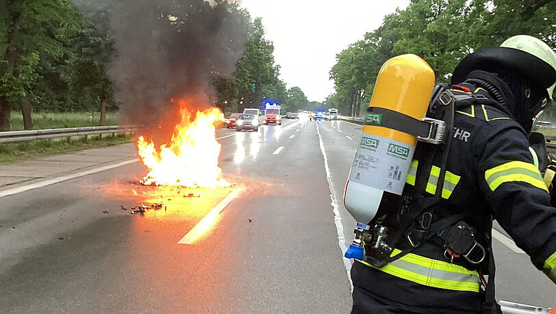 Auf der A95 stand am Donnerstagabend ein Motorrad in Flammen.
