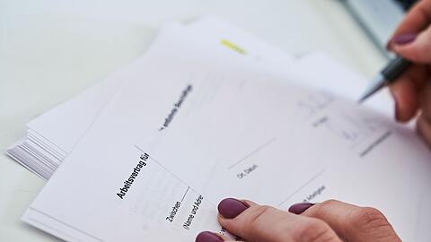 Arbeitnehmerinnen und Arbeitnehmer in Deutschland sollen verst&auml;rkt befristet eingestellt werden d&uuml;rfen. (Symbolbild)