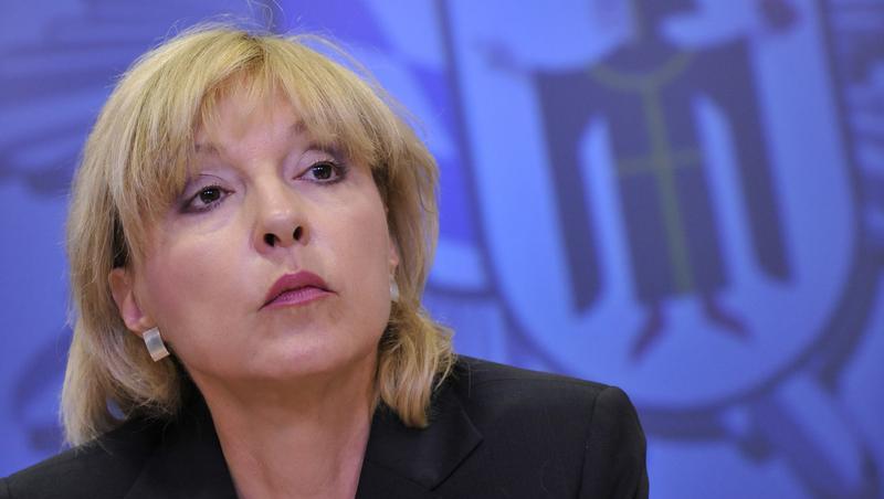 Die bayerische Justizministerin Beate Merk warnt vor Betrügern im Netz. Die bayerische Justizministerin Beate Merk warnt vor Betrügern im Netz.