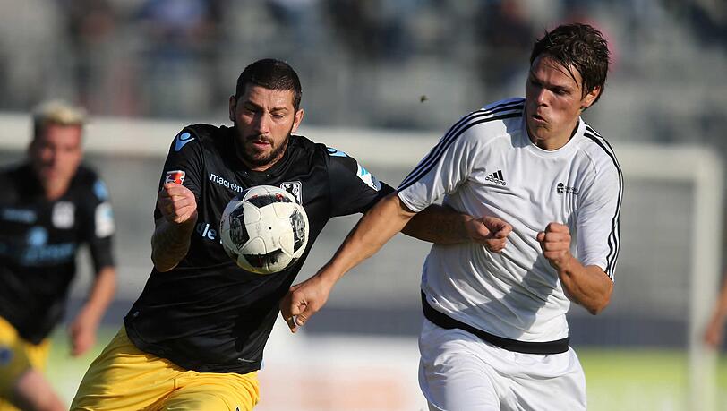 Kicken für den guten Zweck: Der TSV 1860 beim Benefizspiel gegen eine Auswahl des Bayerischen Fußballverbands (BFV) in Burghausen. Kicken für den guten Zweck: Der TSV 1860 beim Benefizspiel gegen eine Auswahl des Bayerischen Fußballverbands (BFV) in Burghausen.