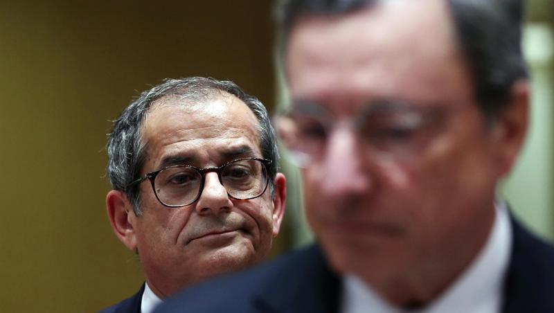 Giovanni Tria (l.), Finanzminister von Italien, und EZB-Chef Mario Draghi bei einem Treffen der Finanzminister der Eurogruppe. Giovanni Tria (l.), Finanzminister von Italien, und EZB-Chef Mario Draghi bei einem Treffen der Finanzminister der Eurogruppe.