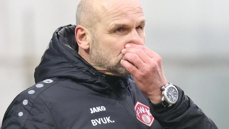 Der Würzburger Trainer Bernhard Trares.