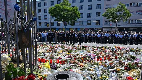 Am 31. Mai 2024 wurde der Polizist Rouven Laur auf dem Marktplatz in Mannheim von einem Angreifer mit einem Messer tödlich verletzt. Der aus Afghanistan stammende Angreifer hat die Tat gestanden. Nach seinem Motiv gefragt, verwies Sulaiman A. auf den Gaza-Krieg.